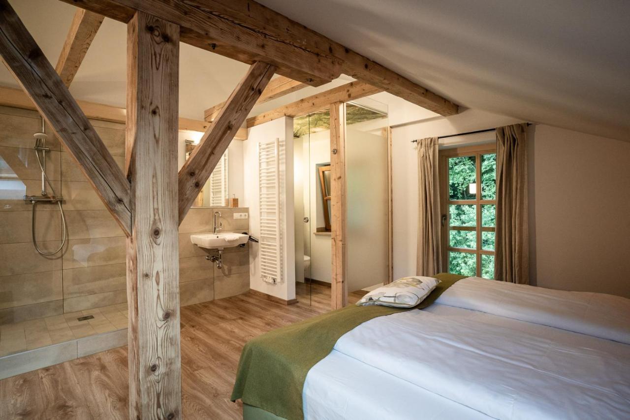 Forstgut - Premium Waldchalets Und Lodge Suiten Regen Luaran gambar